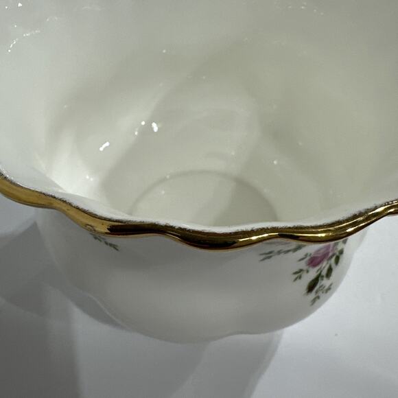 Royal Albert Bone China Old Country Roses Cache Pot Planter, England - Picture 4 of 4
